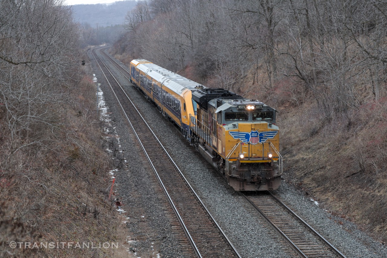 CN P27691 20 with UP 8577 on the point, Ontario Northlander TS1 (cab car 939-932-931-engine 930) in tow bound for VIA TMC, rushing through east end of CN Dundas sub towards Aldershot yard where Sarnia crew finished their trip and Aldershot crew will take over for the final miles on Oakville sub after work block lifted at Etobicoke tonight. (2025/12/21)