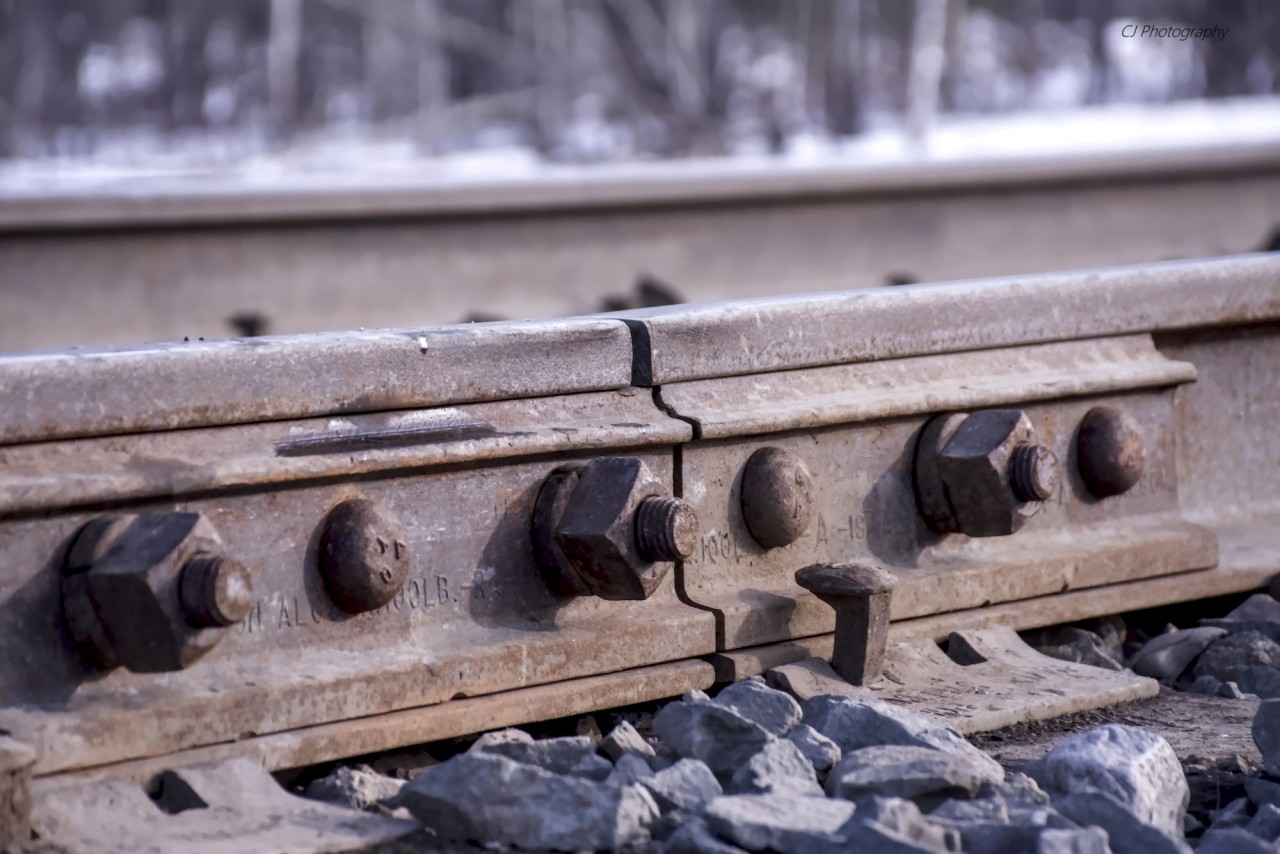 A broken rail joint at the crossing on the CN FSJ subdivision.
