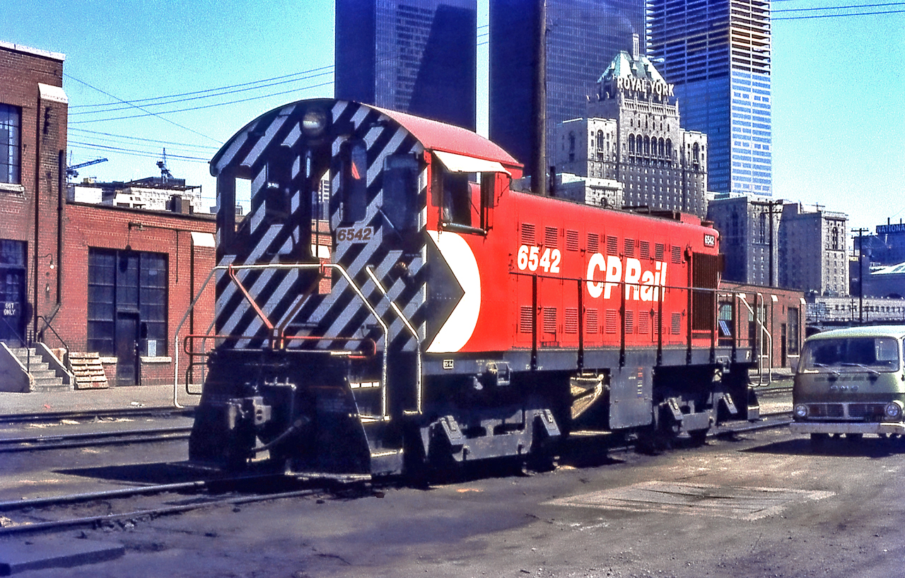 An unknown photographer photographed CP 6542 in Toronto in May 1971.