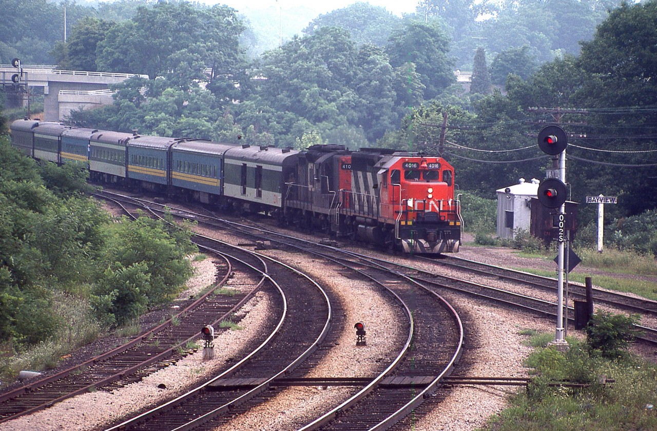 After heading out to Bayview from St. Catharines on my day off it was a bit of a disappointment to find out that the twice-weekly Steam Special 6060 was 'down' and a couple of diesels were substituted.  But better than nothing.
Locos are CN 4016, 4103. Looking back, I'm glad to have caught this.