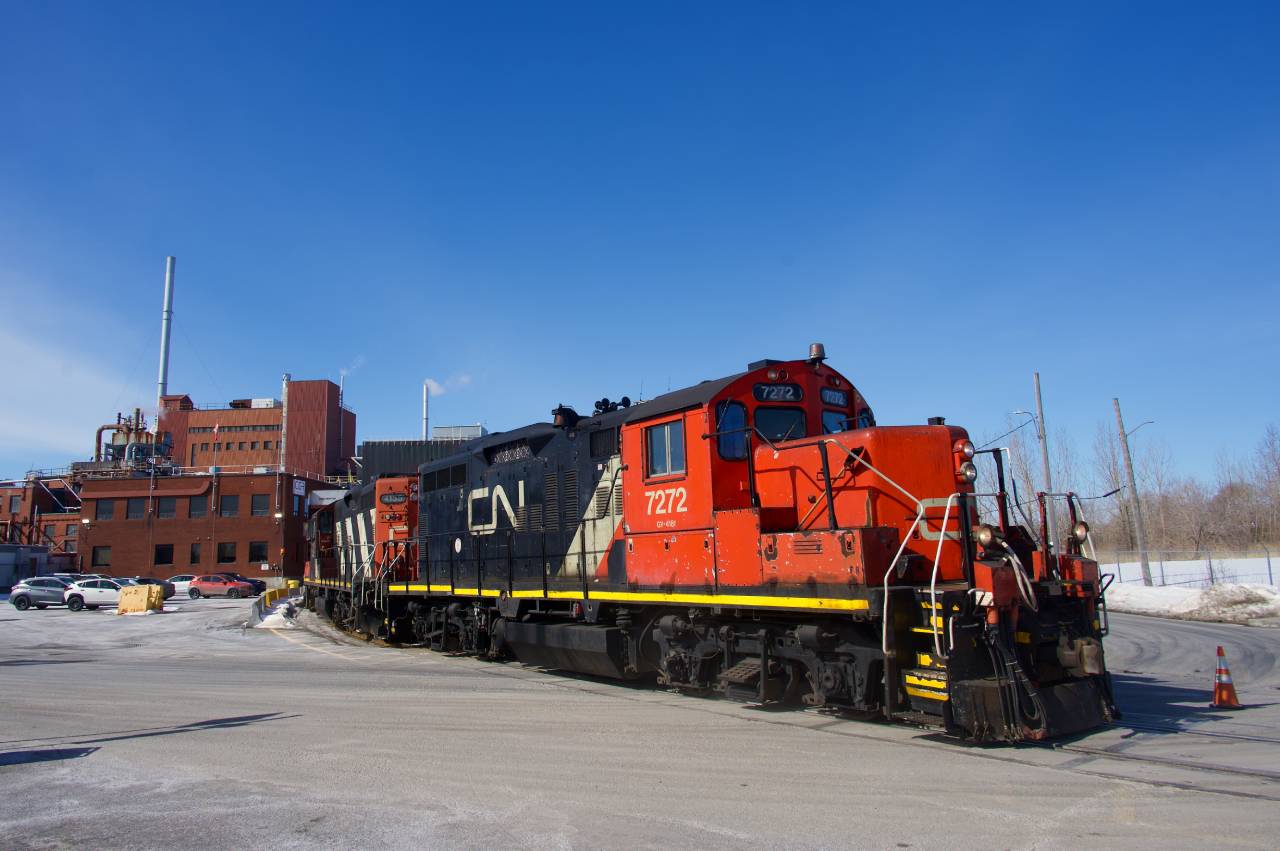 CN YRP002 with CN 7272 & CN 4135 for power is shoving boxcars into the Canadian Copper Refinery (CCR) in East end Montreal.