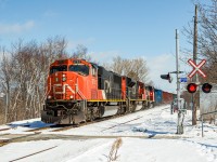 A nice SD75i leads saturday's 403 at the pedestrian crossing located in front of the university of Rimouski, standing at almost exactly milepost 123. Despite being in working order, the old mechanical bells have been sadly recently replaced at this crossing.