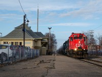 IC 9639 and CN 4901 brings up a long train 559 to Rivière-du-Loup, the train had around 30 cars in tow, some of which were cars they picked up in Matane earlier in the day. IC 9639 is the first Illinois Central engine to be assigned to the Mont-Joli switcher, and the first one not to be an SD70 to roam the Mont-Joli subdivision. It is pretty remarkable to think it had not happened in the 18 years of previous CN ownership of the railway...