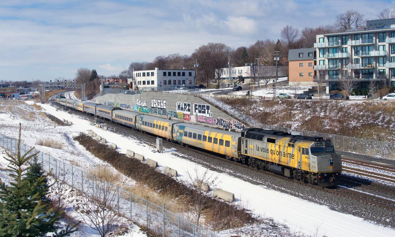 VIA 6402 brings up the rear of VIA 65, with its new standard of LRC/HEP/LRC cars.
