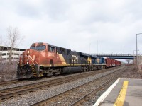 CN 369 at Dorval with a faded CN gevo and a repainted CSX one (CN 2807 & CSXT 5248)