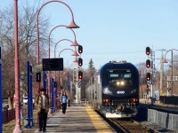 EXO 16 from Vaudreuil is arriving at Montreal West Station last Wednesday morning. A single Siemens Charger (EXO 1403) just entered service on this line a couple of weeks ago. As with all EXO power, it features a dual set of horns. The second is a redundant set so that they don't have to test them overnight near built up areas.