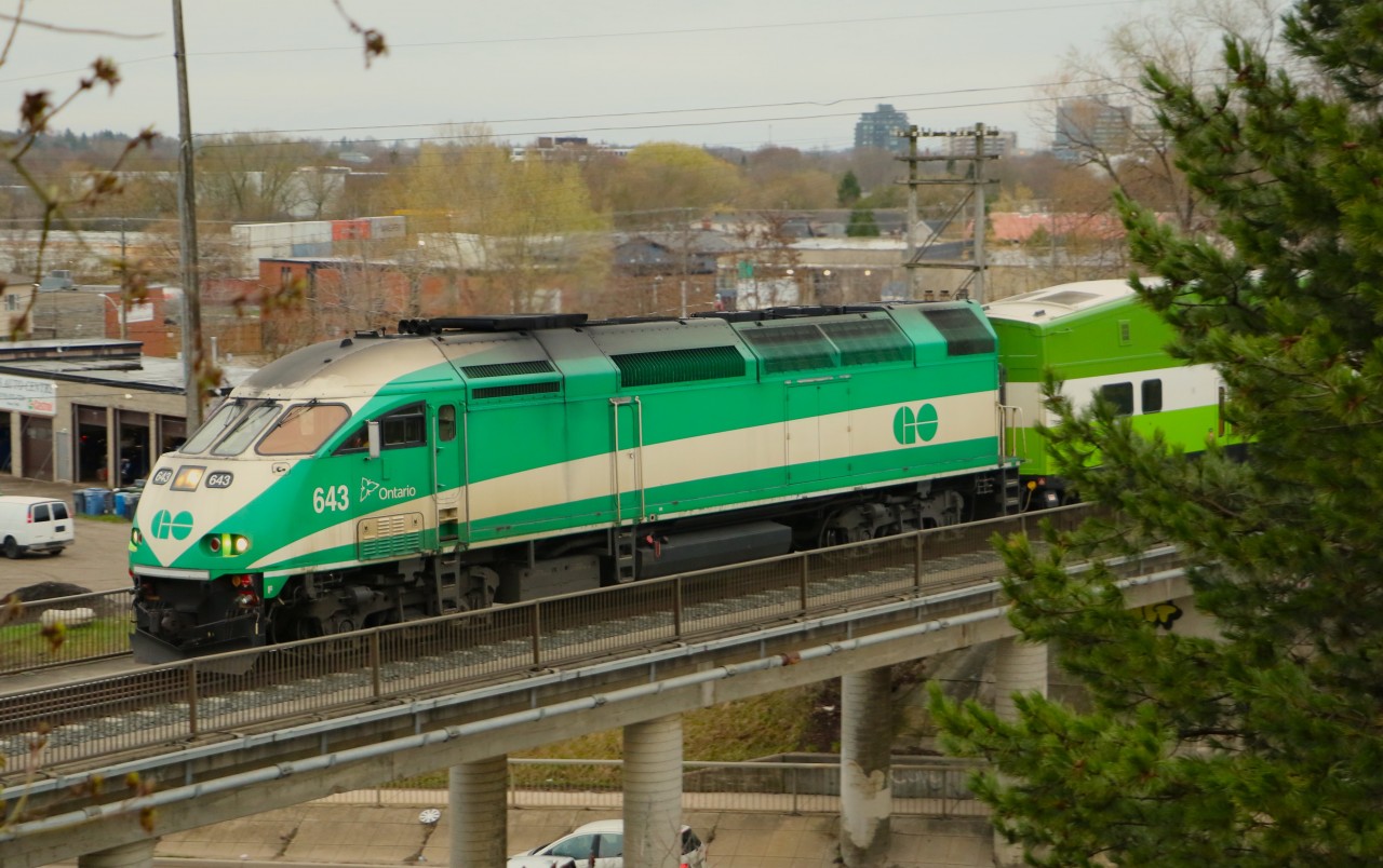 Heading E/B out of Guelph passing over Victoria Rd.
MPI MP40H-3C