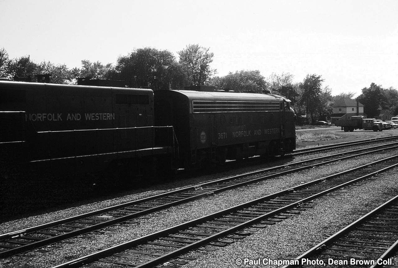 NW EMD F7A 3671 leads a westbound at St. Thomas, ON.