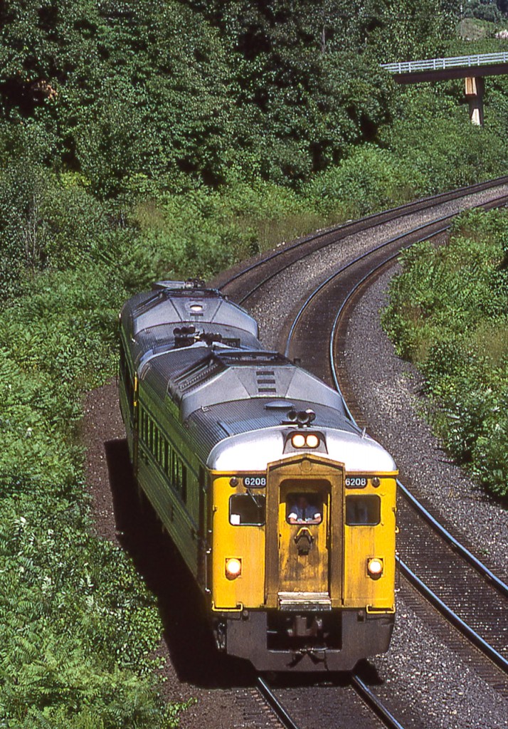VIA 6208 is westbound in Burlington, Ontario approaching Bayview Junction, Ontario on August 11, 1987.