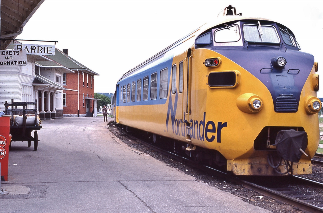 VIA Rail System Timetable reference mark #70: “ stops to entrain passengers only”,


and onward to the Orillia station stop, subject to footnote #70,


Daily, except Saturday, ONR #121,  Northlander 1984  departs Barrie, June 22 1980 Kodachrome by S.Danko


Observe:


The Toronto Sun newspaper box


The loaded baggage cart awaiting the 14:55 arrival of VIA Rail #3 Super Continental.


and an unknown photographer.


sdfourty