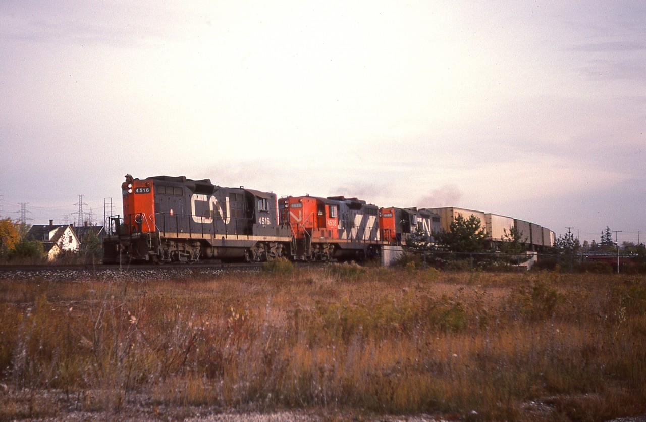 So here it is relatively early in the morning and the first thing I see is a westbound thundering off the Halton with pretty much all the ferocity a set of GP9s could muster. CN 4516, 4536, 4483 look like they are running full out with a train of TOFCs.  Just what we do not see any more in Canada.....GP9s and Trailers on flat cars.
I was heading off to Newtonville after this.  Good start to the day!