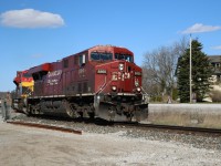 CP 8860 ( GE ES44AC ), working hard with Kansas City Southern 4155 ( EMD70ACe ) as they round the bend to head south down the escarpment towards Hamilton.