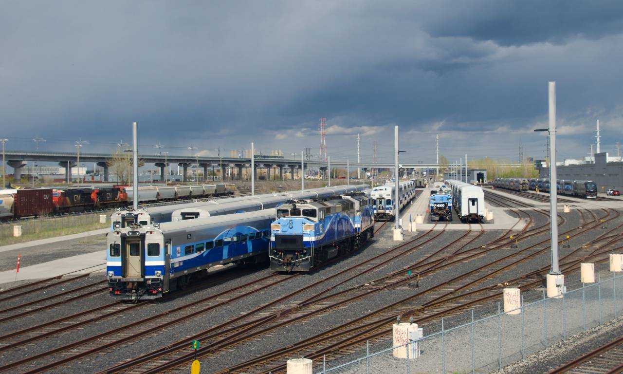 The next pair of F59PHs destined for a return to Toronto (GOTX 582 & GOTX 583) sit in EXO's Pointe St-Charles Yard last Friday afternoon as CN 527 heads east on the main line. As far as I know, this pair has not left Montreal since then.