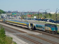 A comparison of 24 and 44-axle consists as VIA 64 (with VIA 6432 on the tail end) passes a stopped VIA 37 (with cab car VIA 2320 leading).