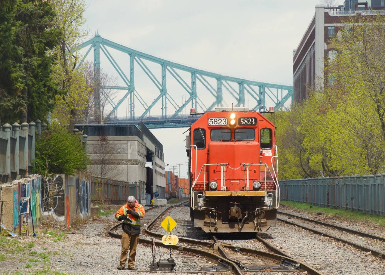 GTW 5823 is leading CN 500 as the conductor prepares to throw a switch in the Port of Montreal.