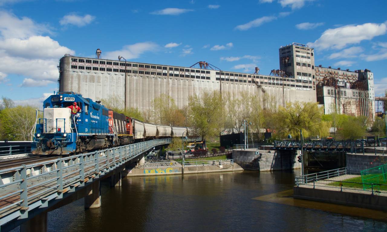 CN 596 is entering the Port of Montreal with a long string of grain cars.