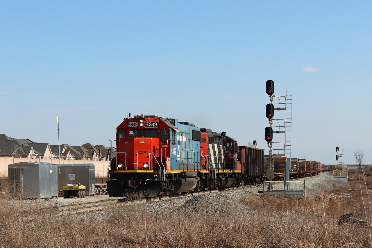 Eastbound L551 through Derry and over the newly installed #20 left-hand turnout which will provide access to the extended south track between Derry and Ash (Mile 38.8). Track improvements to support the future Milton Logistics Hub.