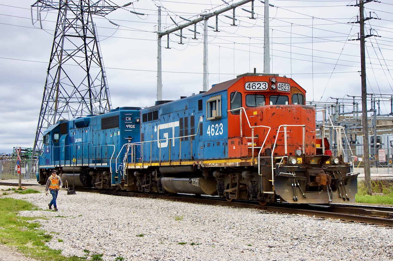 While CN’s surviving GP9RM’s get most of the attention these days, the surviving GTW GP9R’s deserve just as much attention. While they spend most of their time States side, a few have made their way north of the border to help fill in where needed. Originally built as a high short hood GP9 and utilized on both the GTW and CV , it years later was sent to undergo the GP9R rebuild program. In the process it received a new cab and short hood as well as relocated air tanks along with many other modifications. While several have been repainted in CN paint, others like 4623 retain their GTW blue and red. Unfortunately today it spent the day in trailing position on local 542 but at least allowed me one opportunity to catch it not nose coupled as it switched out the shared Guelph North spurs.