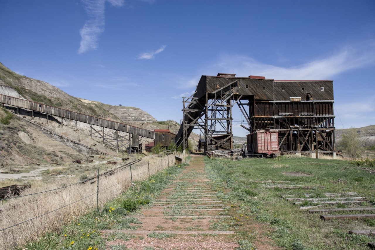 The old CN Drumheller sub. There appeared to be three tracks here, which means the coal loading facility must have either been really busy, or really slow.