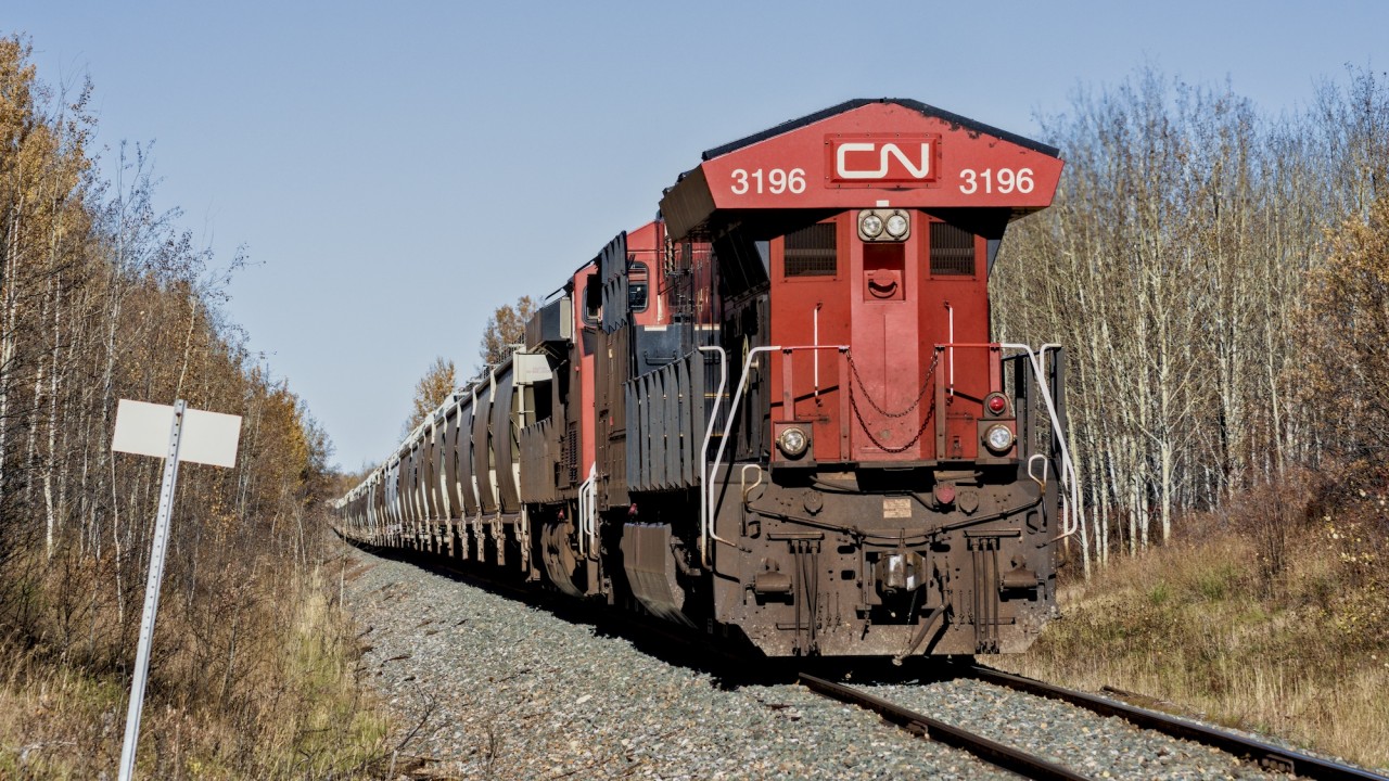 A different view of the common ET44AC. The rear DPU happened to be facing forwards on this train.