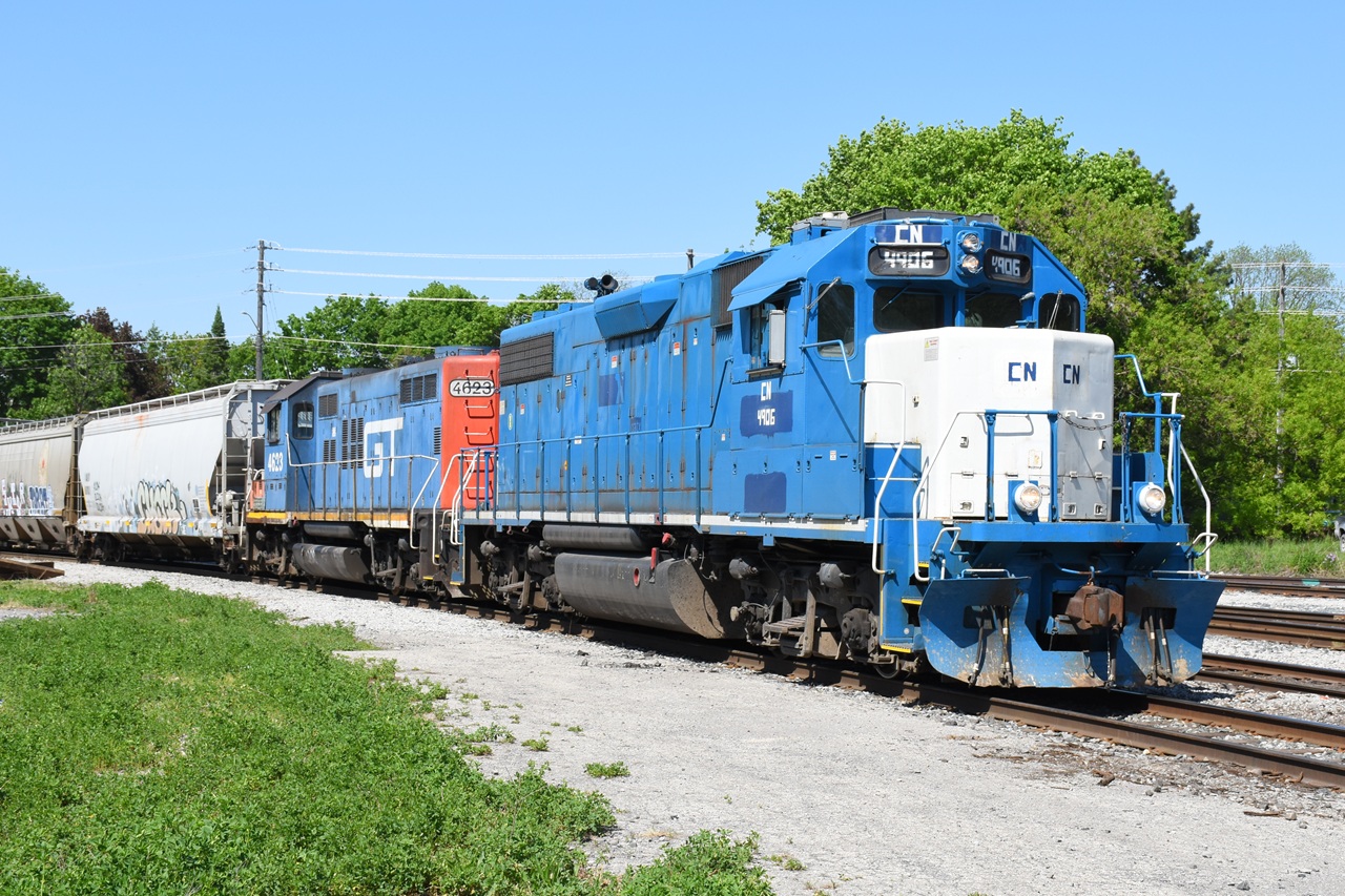 CN 540 has completed their work on the Guelph North Spur and is seen curving towards the junction with the Guelph Sub. CN 4906 led from Kitchener so I was hoping to get GTW 4623 leading back west, but unfortunately the crew wyed the consist. It's still a nice photo, but it would have been nicer if the GTW GP9R was leading! You can't win them all.