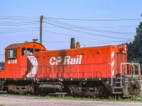 CP 6706 is in London, Ontario in August 1989.
