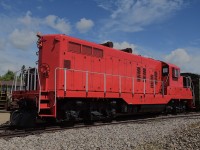 <br>
<br>
Stage one of the re-paint is complete.
<br>
<br>
Anyone know this unit's owner / heritage ?
<br>
<br>
APXX 7438, in the 'Go Oilers Go' livery, is at left
<br>
<br>
At Stettler, Ab., June 14, 2025 Digital by S.Danko
<br>
<br>

