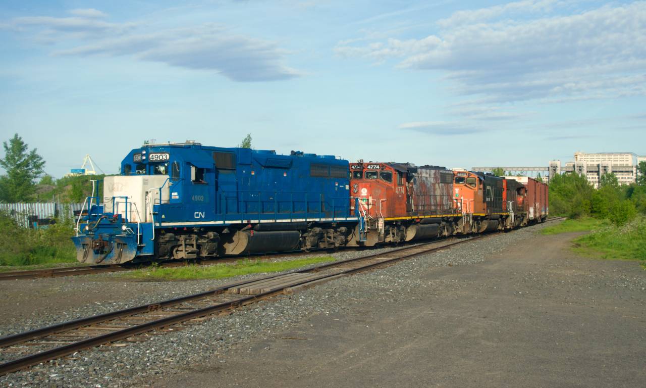 CN YRP003 has twice as many units as cars as it shoves towards the former Longue-Pointe Yard with two GP38-2s sandwiching a pair of GP38-2Ws (CN 4903, CN 4775, CN 4765 &CN 4706). After that it will advance forward towards client Getpaq.