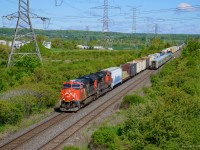 CN 425 roars through Milton, passing a detoured VIA 70, behind VIA 6453, holding for a light at Mansewood.