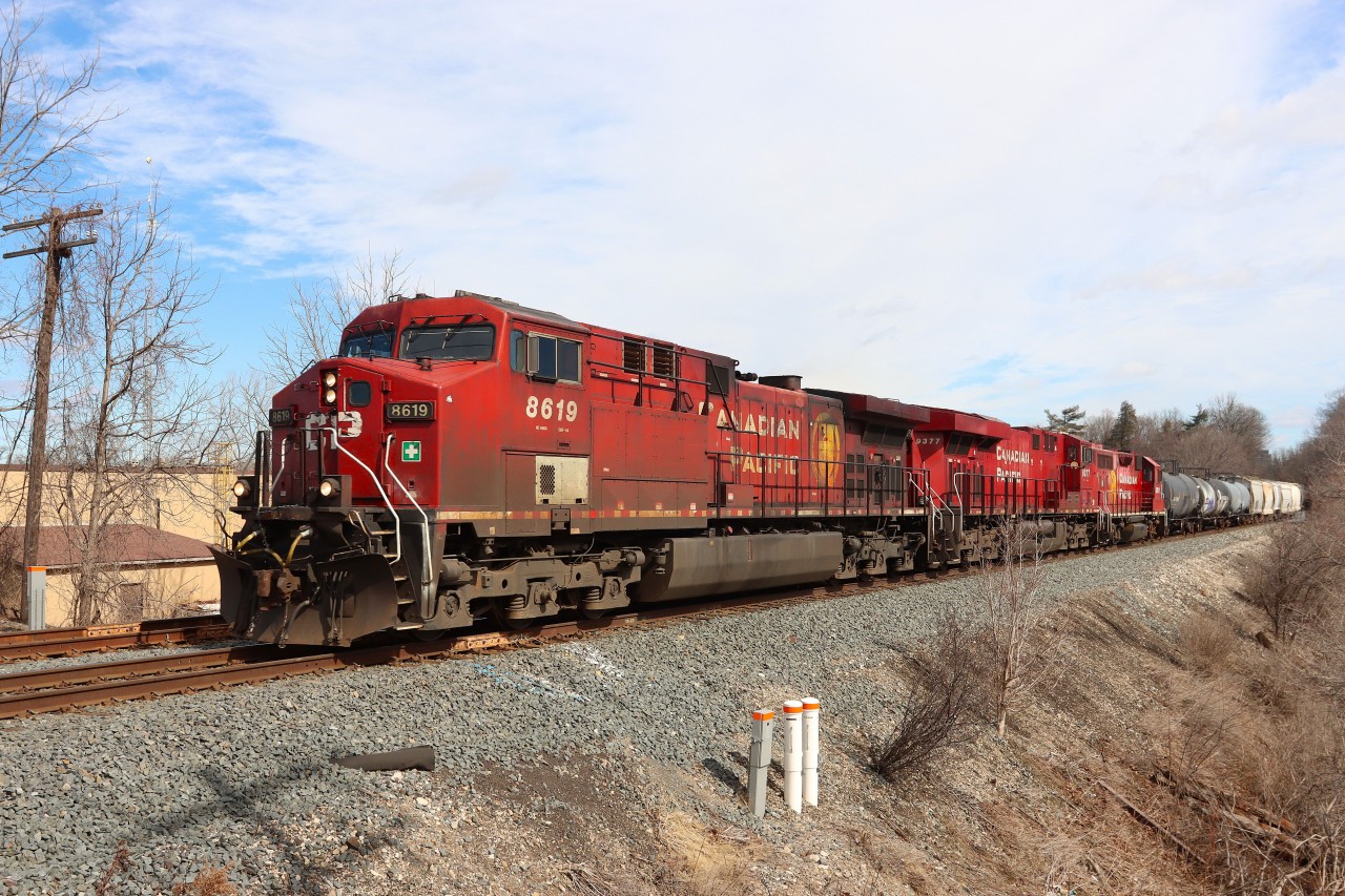 Westbound starting the climb up the Niagara Escarpment through Milton.