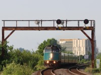V82 the first eastbound detour of the weekend under Intermediate Signals 462/463. Planned work on the Metrolinx portion of the Oakville Sub has VIA detouring the backway to Union this weekend.