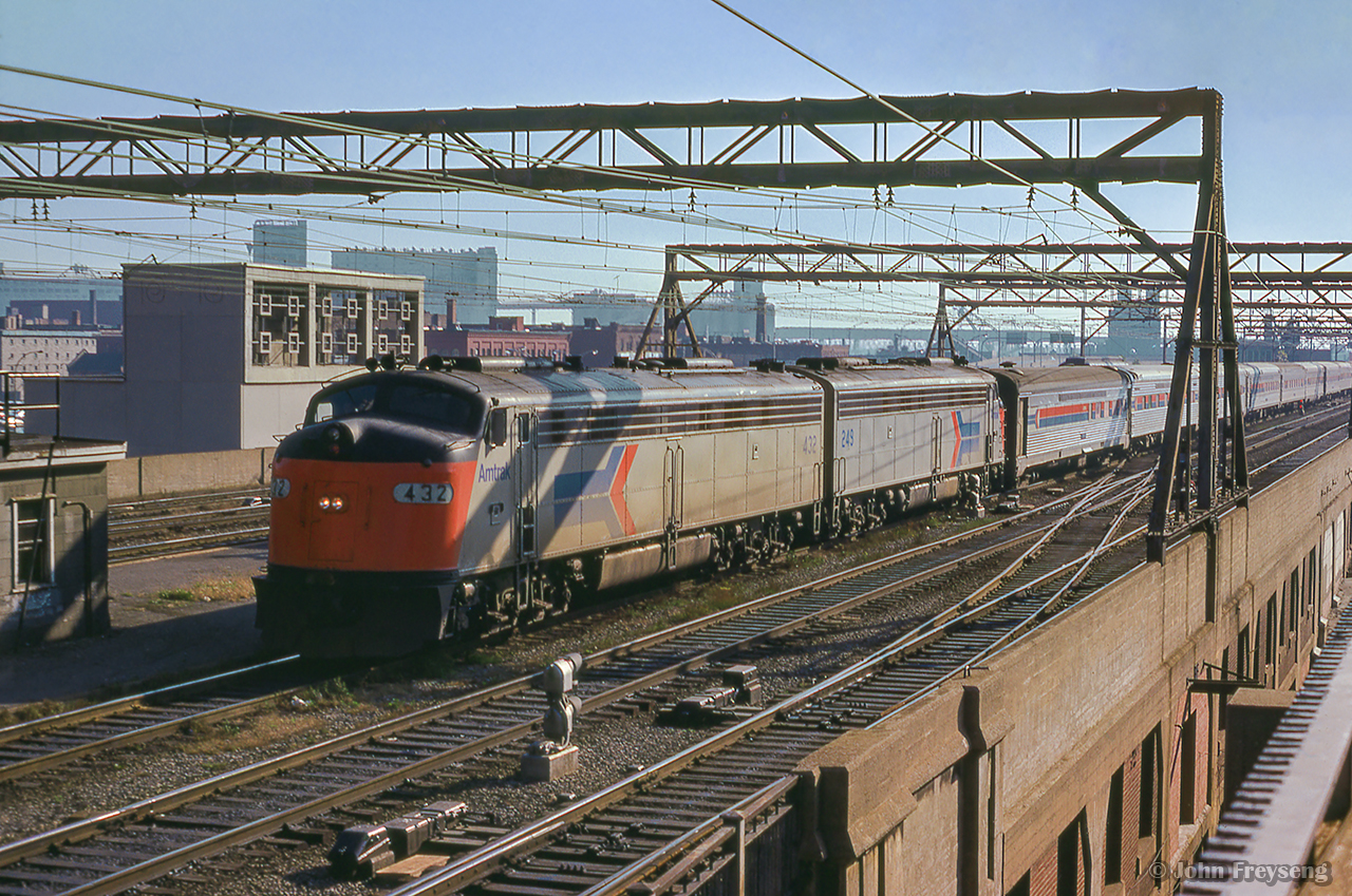 Amtrak train 60, the Montrealer, rolls into Gare Centrale behind an E9 (ex UP) and an E8 (ex SAL.)

Scan and editing by Jacob Patterson.