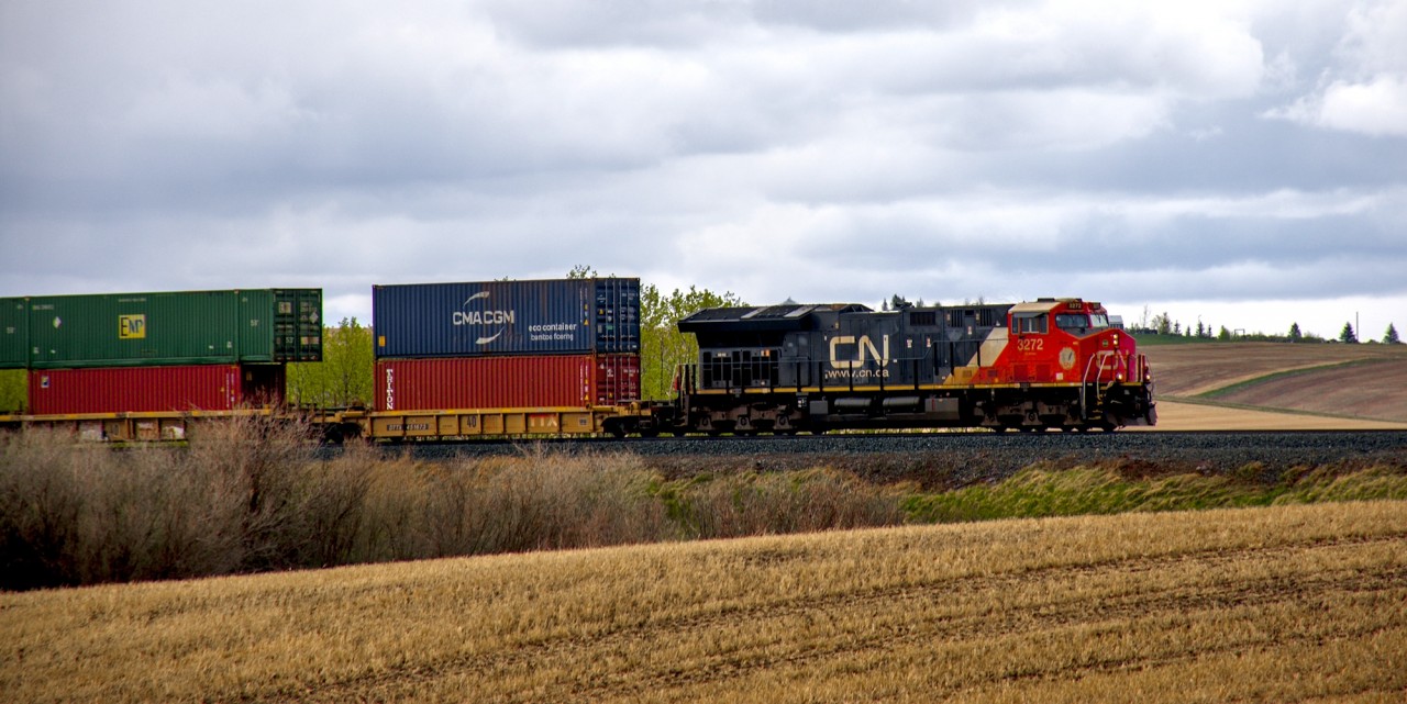 CN 3272 leads a long intermodal train down the Three Hills sub.