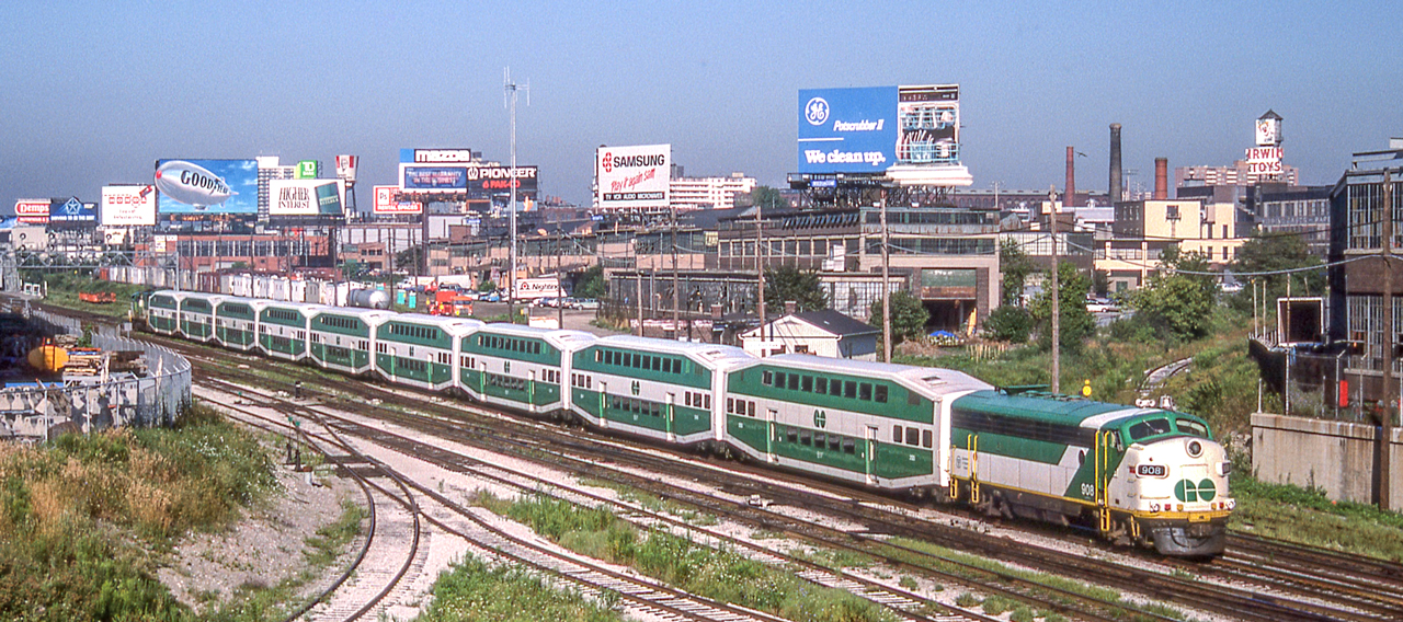 GO 908 is in Toronto on August 8, 1987.