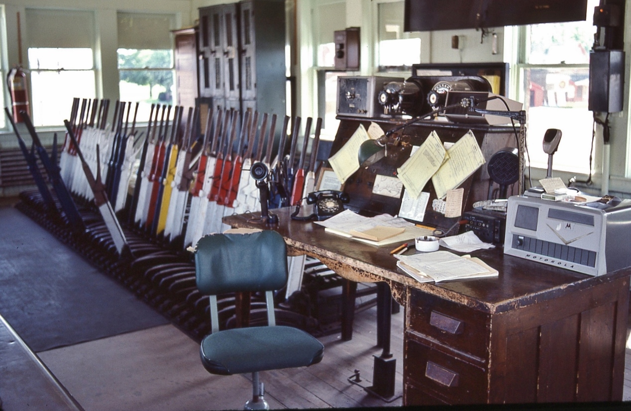 Awaiting C & O 3767 East


 BX Tower, St. Thomas, September 15, 1985 Kodachrome by S.Danko