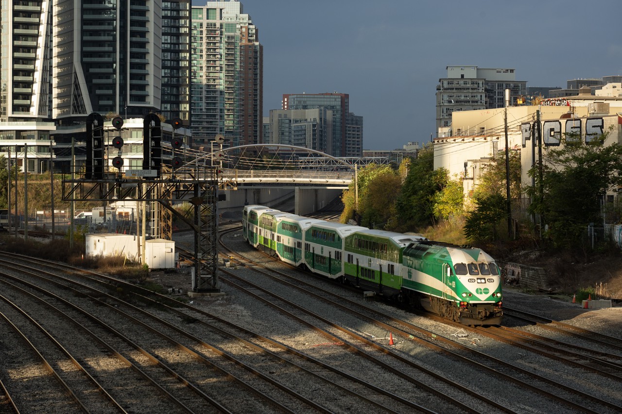 In between shadows cast by the numerous condos downtown, an inbound Milton GO train rushes into the Union Station Rail Corridor off the Galt Subdivision with a shortened COVID-era consist. I recall Curtis was with me for this one.
