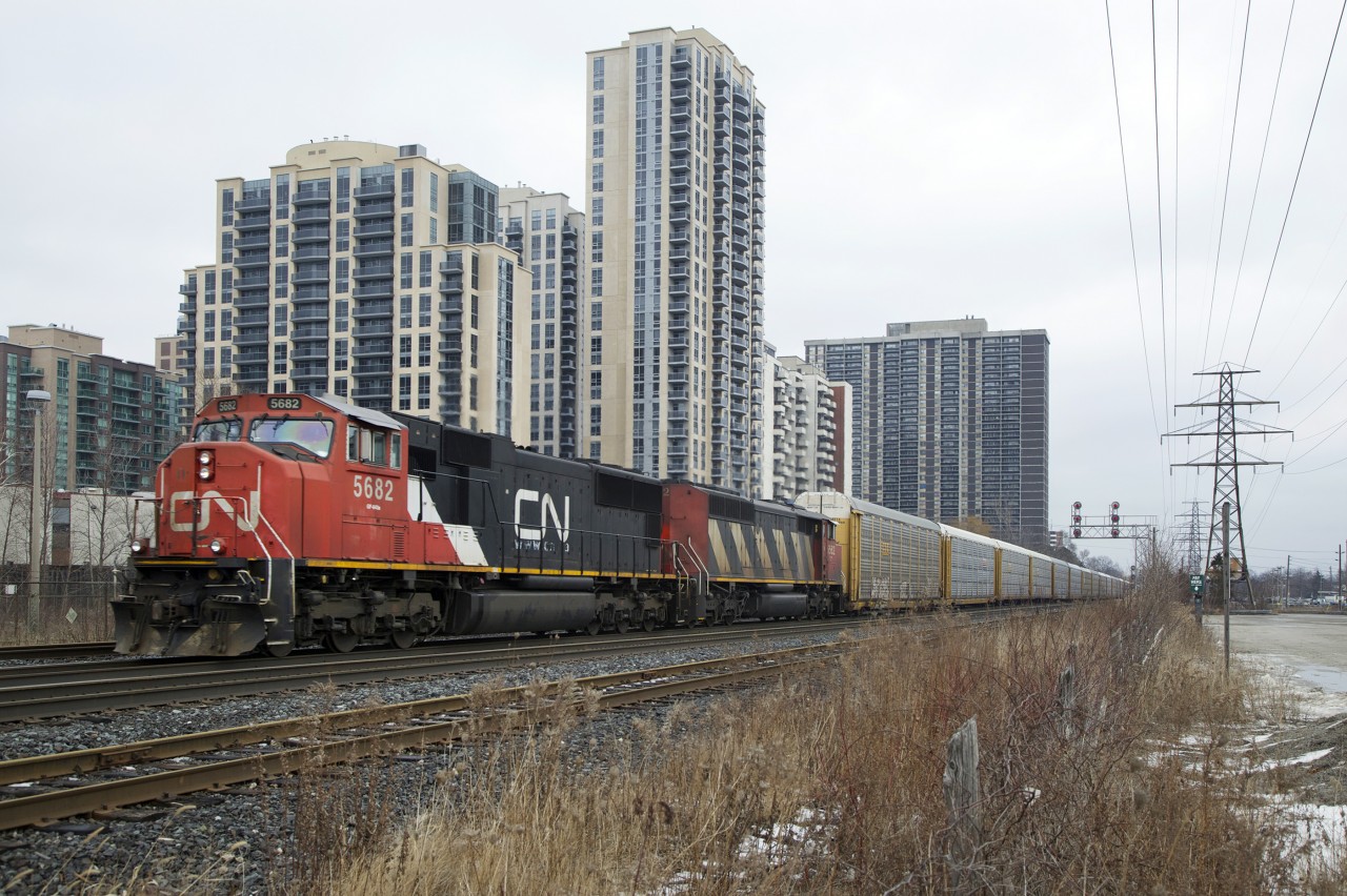 Back to 2015 for this one: CP vehicle train no.147 rolls through the control point at Bloor with power from the other railroad up front, including 5562, a GMD-built SD60F 'draper taper'.