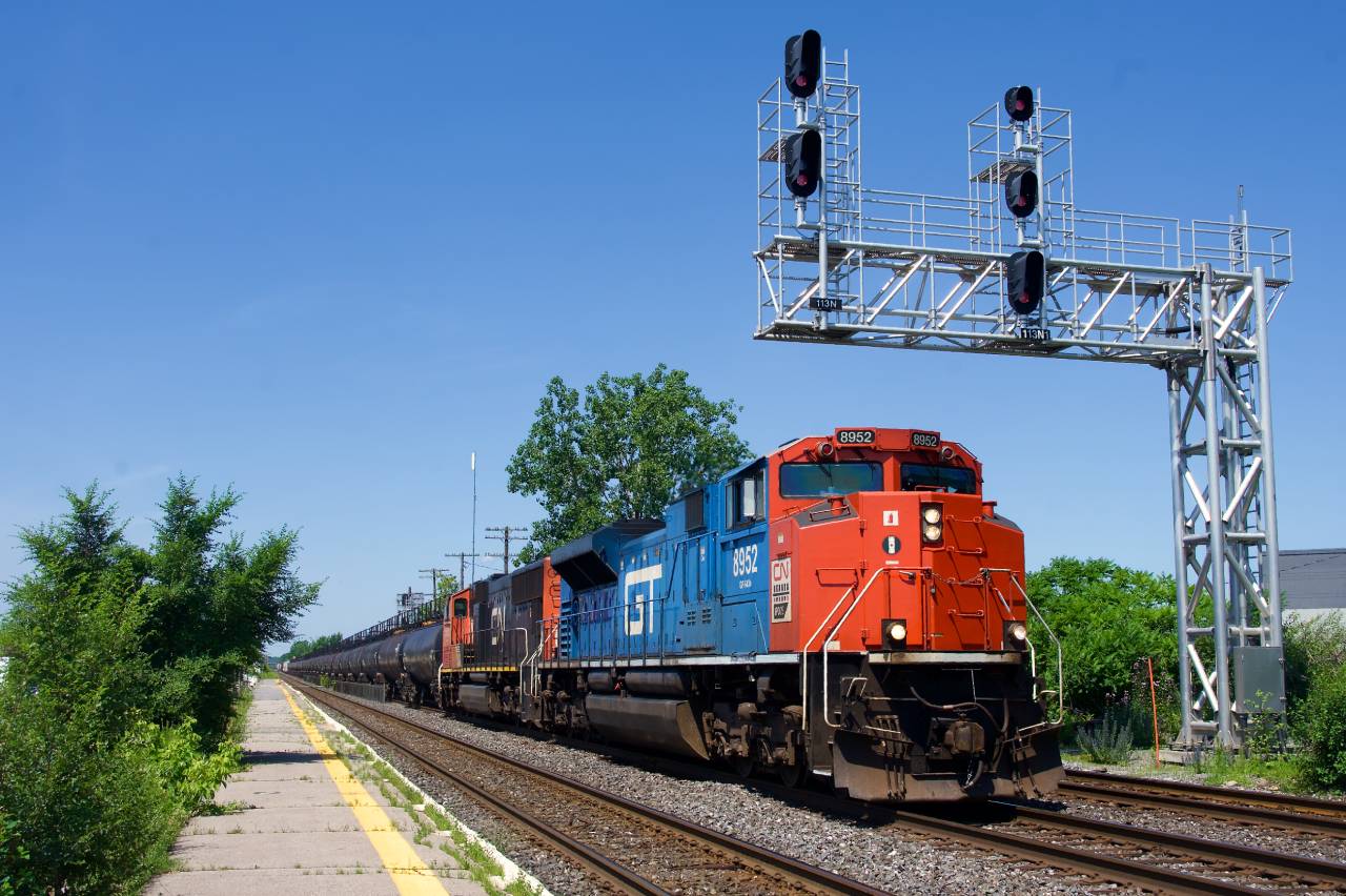 CN 322 has CN 8952 leading and TankTrain cars up front as it passes through Dorval.