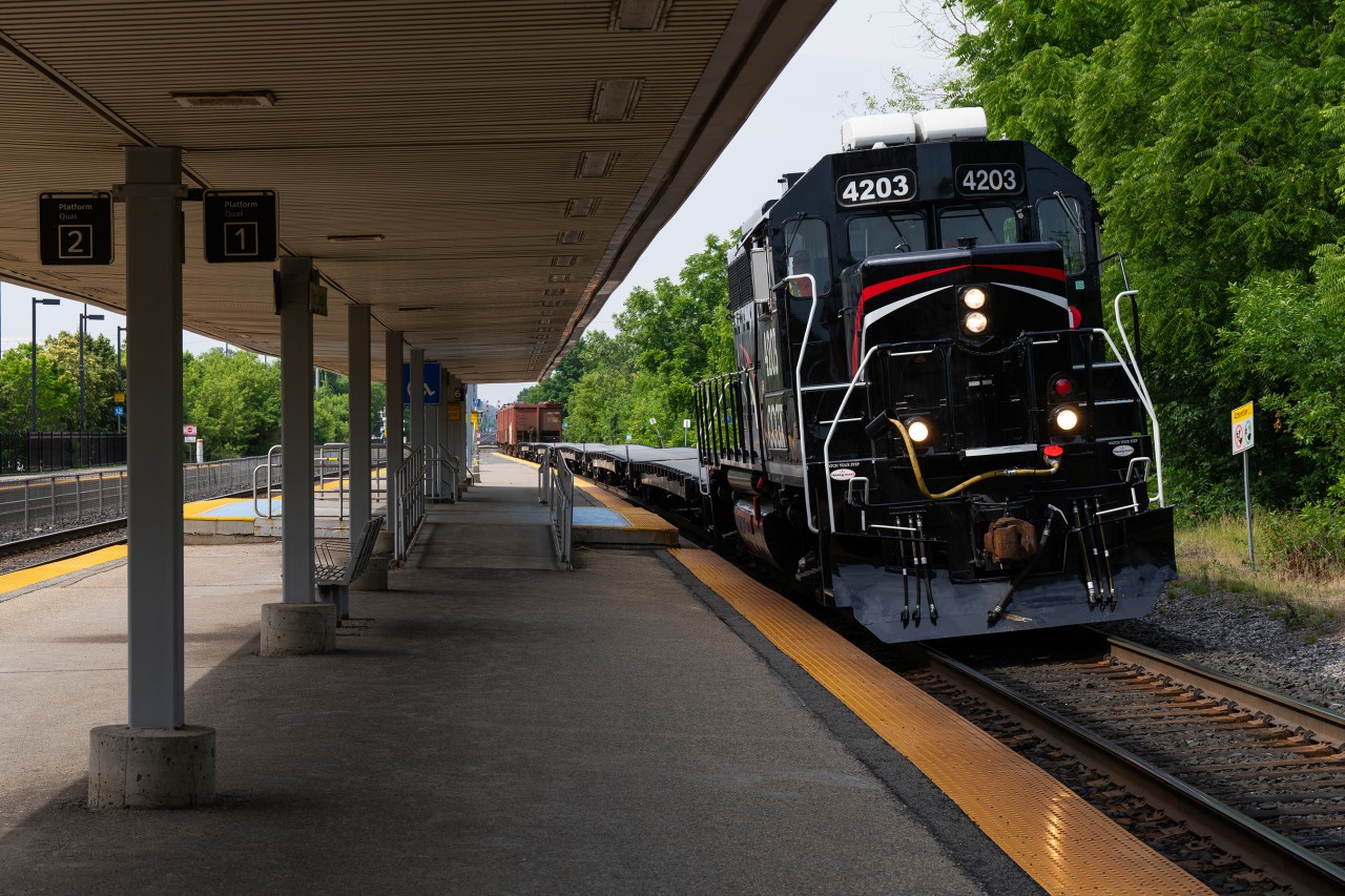 Never thought I'd be able to bag a second generation EMD at Port Credit in the big 26 but, here we are. Metrolinx/Cando test train no.001-05 rolls through Port Credit GO station on a hot but mild July morning.