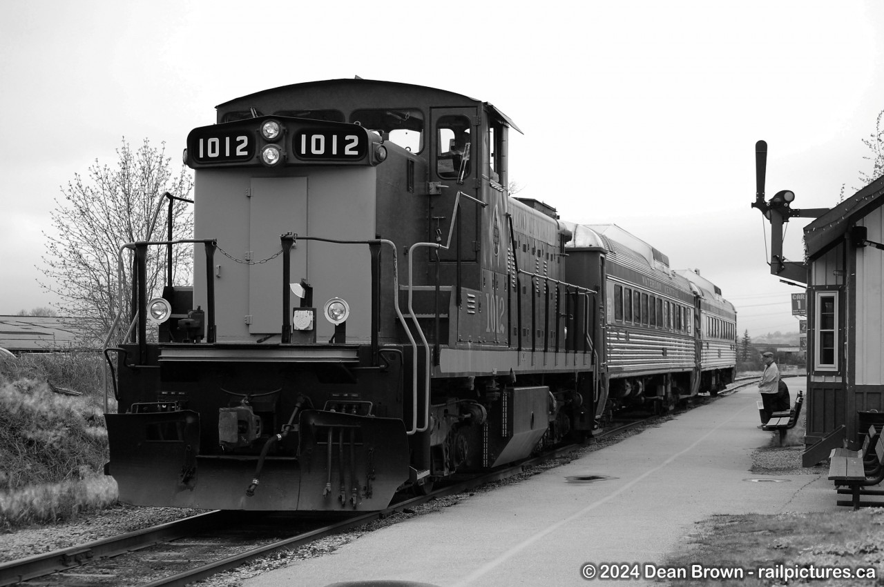 TH&B Historical Society charted a special excursion on that Day. This is on the return trip back to the St. Jacobs Farmers Market.