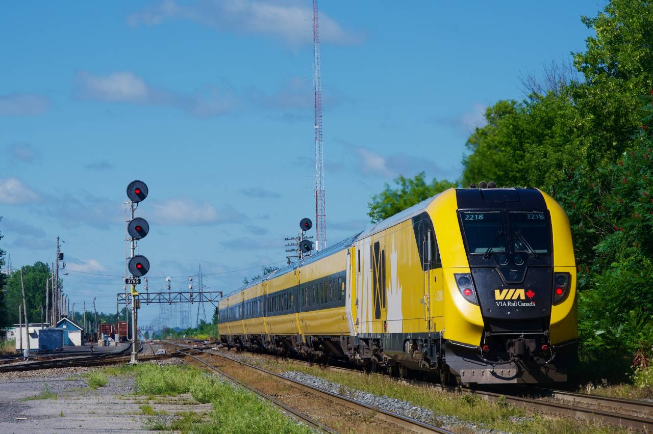 VIA 633 with the Lumi consist is about to knock down a Limited to Clear signal at Coteau Jct as it prepares to leave the Kingston Sub for the Alexandria Sub.