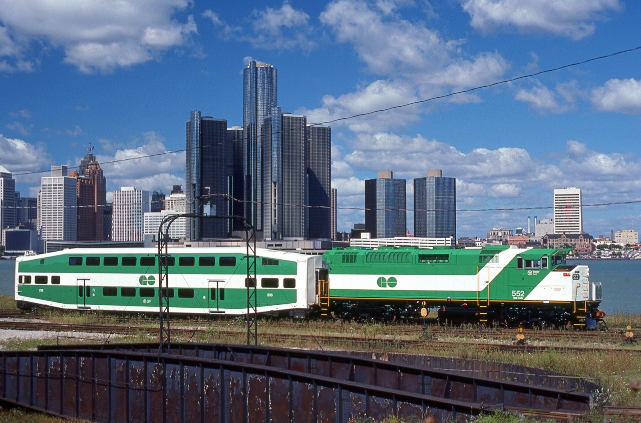 GO 552 F59PH and a single commuter car #235 at the CN's waterfront yard in Windsor. They were headed to the U.S. for reasons I can't recall.