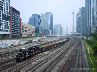 Metrolinx’s future work train crew running the MX territory qualification trip between USRC and Burlington with CCGX 4202 and CCGX 4203 sandwiching 16 MWCX gondolas. (2026/07/18)