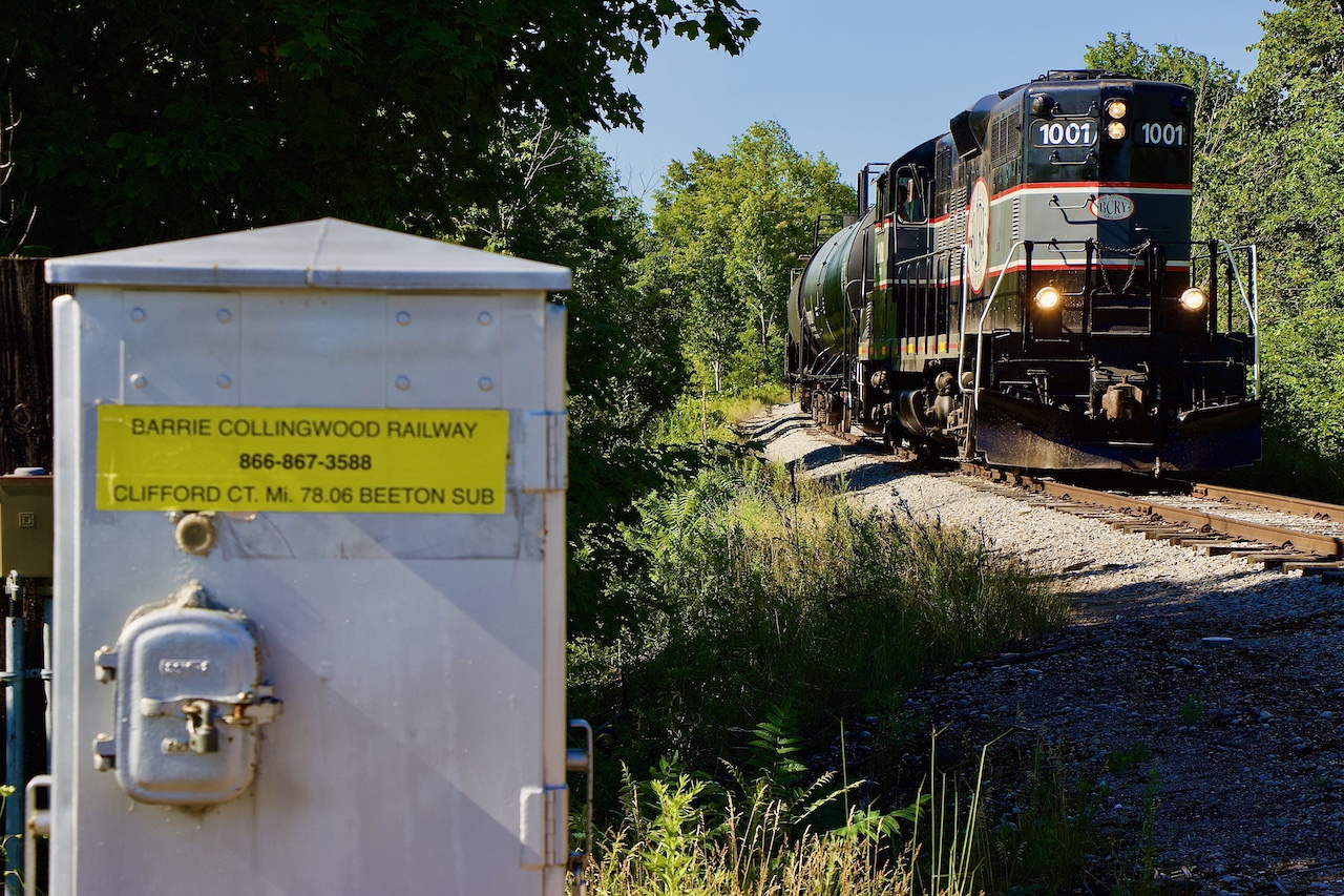 It’s hard to believe it has been 15 years since I last crossed paths with Cando GP9 1001. The last time was sadly the final run to Collingwood. I can only wish I was railfanning back when CN still ran through Barrie. Allandale yard was once a busy and important division point for all the branchlines that once were fed from the yard there. The 1980’s and 90’s claimed almost all of the lines including severing CN’s New Market sub. as a through route. Today only GO Transit and Barrie Collingwood remain. Thanks to an early start today I was able to finally cross paths again with the veteran high hood GP9. (A big thanks to a well known railroader for information on today’s run) today’s train only had two cars out of Utopia and left the run around track with 3 more. Here the train has just finished running around its train at the end of track under Highway 400 and will now serve one last customer on its way home.