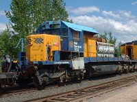 <b> Caution No Footboard </b> <br>
Or handrails, or pilot, or number boards, or batteries, or headlights, or class lights, or engine shroud, ... <br>
ONT 1732 has been parted out and sits in the deadline at North Bay, ON September 30, 2008. <br>