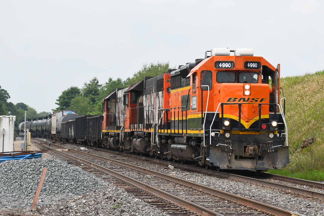 Another CN oddity. CN 4990, with no CN markings and BNSF still fully visible on the nose, leads CN 583 crossing over at Paris West to gain access to the north service track and Paris Yard. CN 583 is a turn job from London to Paris and return, switching industries in Ingersoll, Woodstock, and Princeton along the way. I'd love to know how CN 4990 got released for service in it's current appearance; the shop must have ran out of spray paint.
