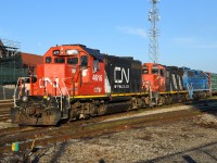 GTW 4616 was dropped off in Brantford Thursday night, and bright and early Friday morning 580 was already using it. It's a good start to the work day when you can photograph a pair of GP9s.