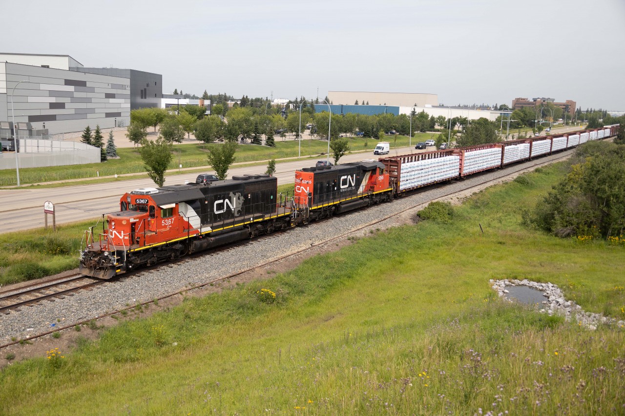 Rolling past the St. ALbert (city) sign, that's not the station name here--it's Campbell Park...Nonetheless, the crew will soon be calling the RTC to report that they are clear of OCS limits on the former NAR Westlock sub and Walker Yard to either get yarding instructions or learn that they are being held out due to congestion. L59051 originated in Smith, AB and has 16 loads and 89 empties, including a long cut of empty Herzog ballast cars. A pair of SD40-2s lead the train--5367 (originally built for the Missouri Pacific in 1973 and acquired by CN from Union Pacific in 1994) and comfort cab equipped 5265 (built new for CN in July 1975).