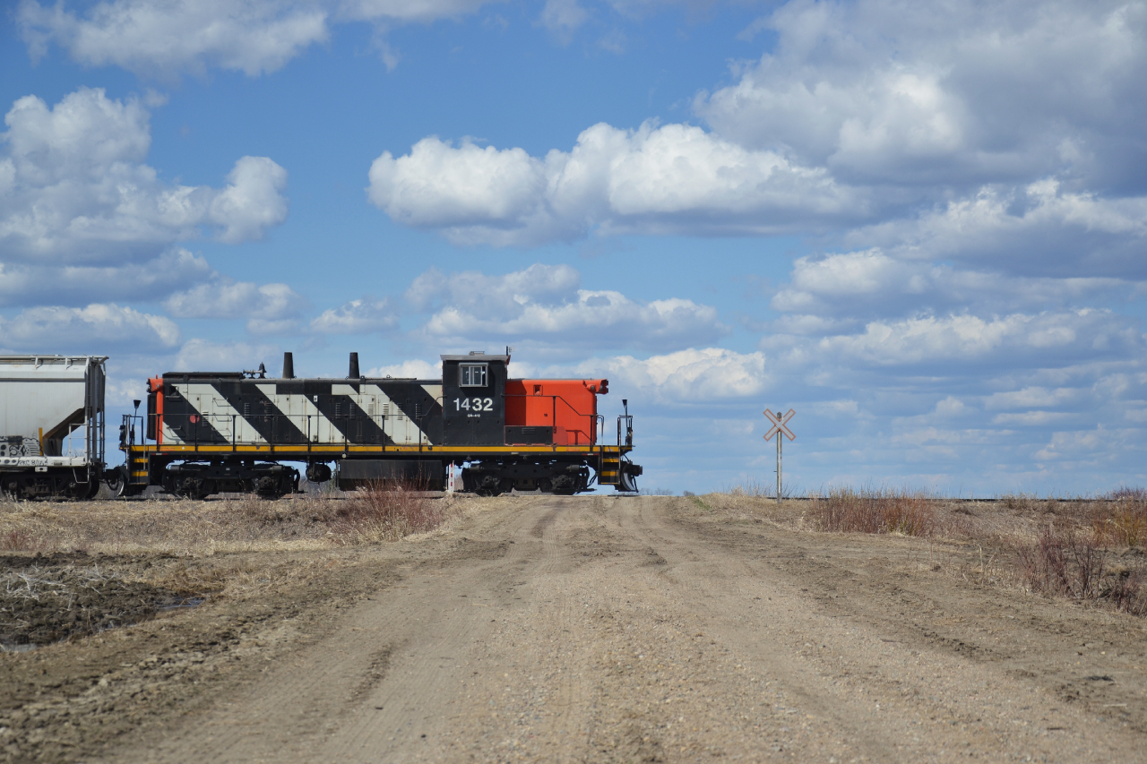 This is what its all about, isnt it? If you ask me what is one of the most quintessential images of Canadian railroading, its this.
