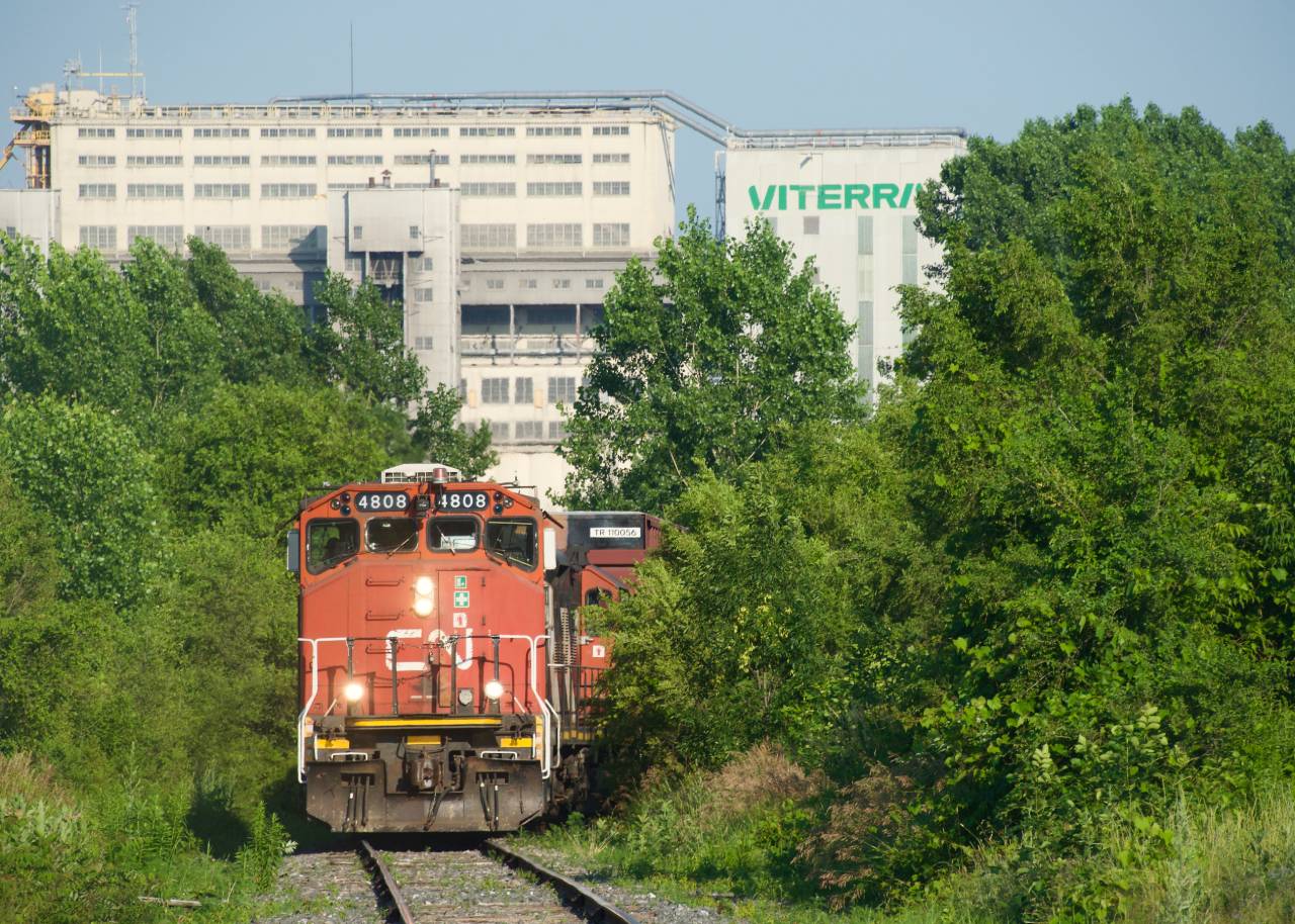 CN YRP003 is shoving boxcars into the last track still in use in what was once the Longue Pointe Yard, but is now a forest. They will leave the boxcars here while they spot inbound cars at a client (Getpaq) and then grab these cars afterwards.